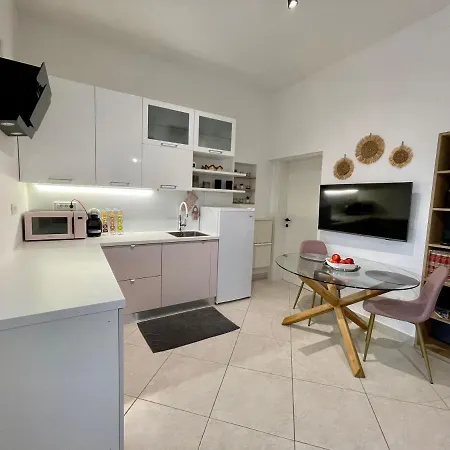 Studio Riva Apartment